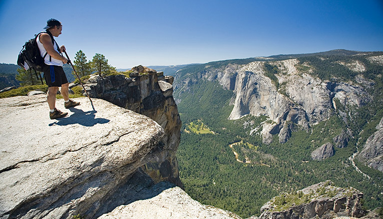 Wyoi-yosemite-walking-3